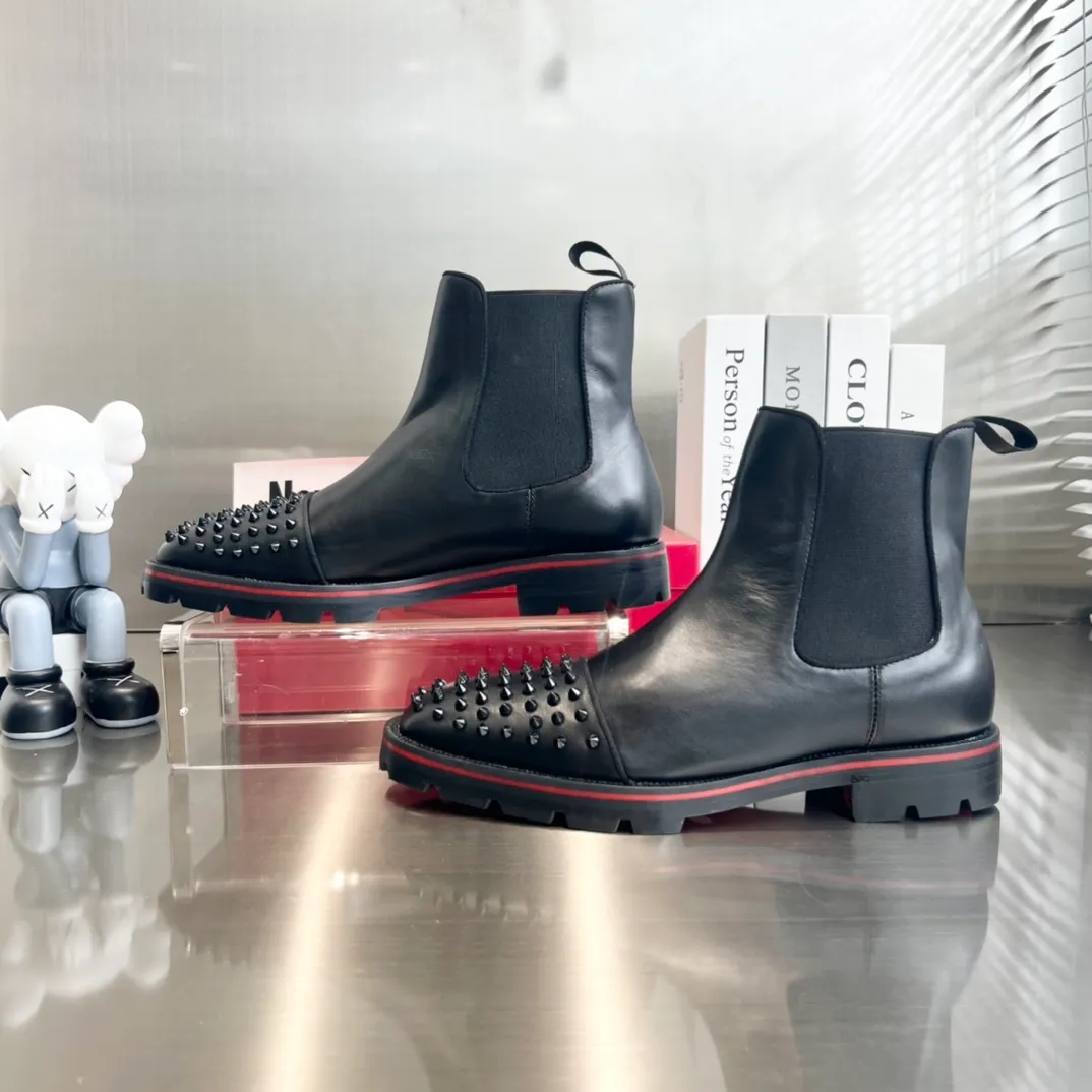👟👟Ex-factory price 880👟👟 ╔Black cowhide boots with tire soles and front toe nails╗ ·Top version customization·²⁰²²𝐬𝐬 𝑪𝒉𝒓𝒊𝒔𝒕𝒊𝒂𝒏 𝑳𝒐𝒖𝒃𝒐𝒖𝒕𝒊𝒏 ▪️No matter the last shape, fabric, diamonds, nails, lining, outsole, they are as close as possible to ZP... ▪️The original sole is specially provided by the original factory ▪️The lining is imported water-dyed cowhide ▪️Private customization time is about 3-7 days —————— Size: Men's 38M-47M